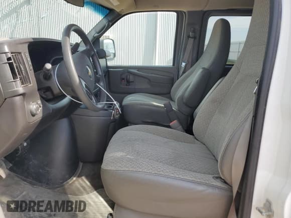 ✅ 2010 Chevrolet Express Passenger LT • VIN: 1GA2G1DG2A1153811 • Lot: 67284145. Wystawiony na Copart z przebiegiem 105 668 mil. Bezpłatny archiwum sprzedaży aukcyjnych z USA i szczegółowy raport historii pojazdu na DreamBid. Zdjęcie 7.
