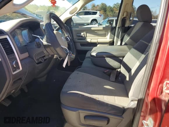 ✅ 2010 Dodge 1500 ST • VIN: 1D7RB1CP8AS248671 • Lot: 84604084. Wystawiony na Copart z przebiegiem 168 372 mil. Bezpłatny archiwum sprzedaży aukcyjnych z USA i szczegółowy raport historii pojazdu na DreamBid. Zdjęcie 7.