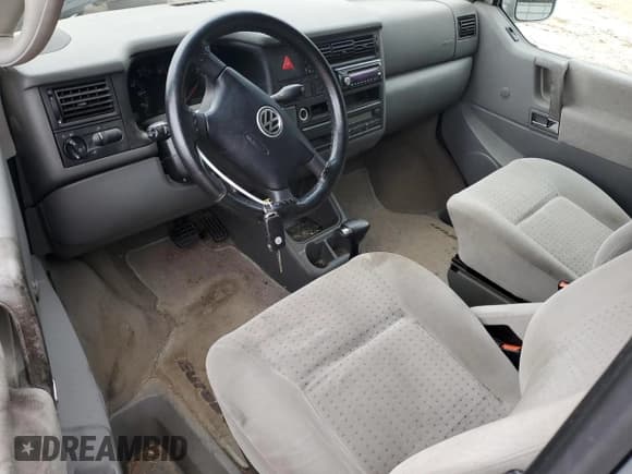 ✅ 2002 Volkswagen EuroVan GLS • VIN: WV2KB47022H065941 • Лот: 79238234. Опубликован ранее на Copart с пробегом Не указан. Бесплатный доступ к архиву аукционных продаж из США и подробный отчёт об истории автомобиля на DreamBid. Изображение 8.