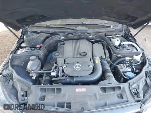 ✅ 2014 Mercedes-Benz C 250 Sport • VIN: WDDGF4HB7EA966752 • Lot: 41063040. Wystawiony na IAAI z przebiegiem 106 218 mil. Bezpłatny archiwum sprzedaży aukcyjnych z USA i szczegółowy raport historii pojazdu na DreamBid. Zdjęcie 10.