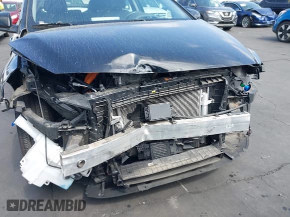 ✅ 2020 Hyundai Ioniq Limited • VIN: KMHC85LJ3LU069636 • Lot: 43305934. Listed on IAAI with 45,086 mi. Free auction sales archive from the USA and detailed vehicle history report at DreamBid. Image 6.