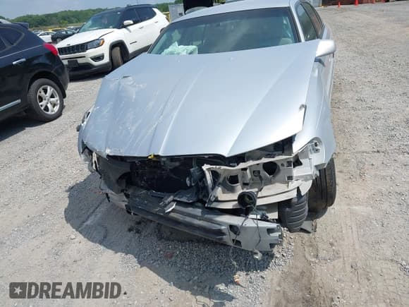 ✅ 1999 Lincoln Continental • VIN: 1LNHM97V5XY630004 • Лот: 42434619. Опубликован ранее на IAAI с пробегом 175 458 миль. Бесплатный доступ к архиву аукционных продаж из США и подробный отчёт об истории автомобиля на DreamBid. Изображение 13.