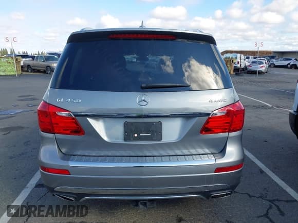 ✅ 2015 Mercedes-Benz GL 450 • VIN: 4JGDF6EE5FA596812 • Лот: 43469987. Опубликован ранее на IAAI с пробегом 130 758 миль. Бесплатный доступ к архиву аукционных продаж из США и подробный отчёт об истории автомобиля на DreamBid. Изображение 16.
