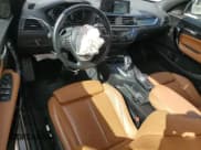 ✅ 2020 BMW 2 Series 230i • VIN: WBA2M7C01L7G28761 • Lot: 51585835. Wystawiony na Copart z przebiegiem 27 329 mil. Bezpłatny archiwum sprzedaży aukcyjnych z USA i szczegółowy raport historii pojazdu na DreamBid. Zdjęcie 8.