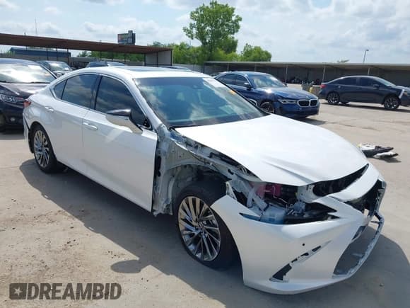 ✅ 2024 Lexus ES 300h Luxury • VIN: 58AEA1C17RU050563 • Lot: 42481783. Listed on IAAI with 6,029 mi. Free auction sales archive from the USA and detailed vehicle history report at DreamBid. Image 1.
