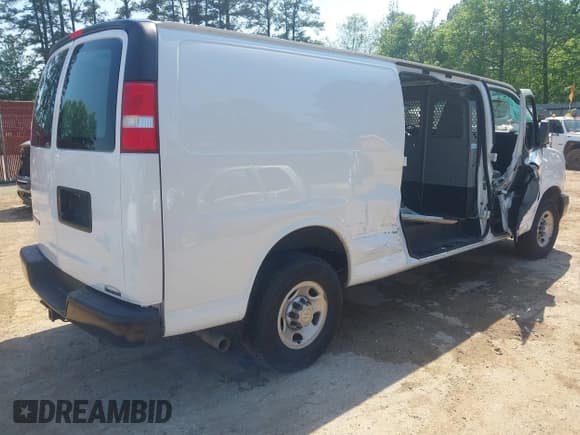 ✅ 2019 Chevrolet Express Cargo • VIN: 1GCWGBFP8K1144902 • Лот: 41976649. Опубликован ранее на IAAI с пробегом 45 416 миль. Бесплатный доступ к архиву аукционных продаж из США и подробный отчёт об истории автомобиля на DreamBid. Изображение 4.