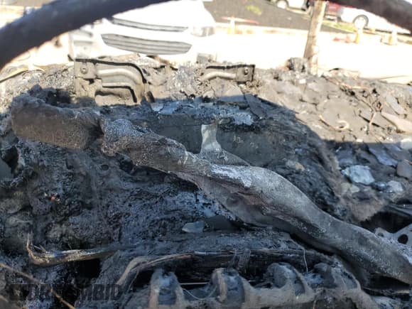 ✅ 2016 Land Rover Range Rover HSE • VIN: SALGS2PF2GA282427 • Лот: 71820135. Опубликован ранее на Copart с пробегом Не указан. Бесплатный доступ к архиву аукционных продаж из США и подробный отчёт об истории автомобиля на DreamBid. Изображение 9.