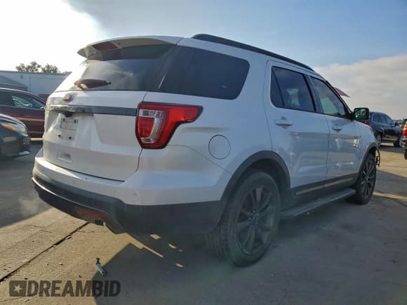 ✅ 2017 Ford Explorer XLT • VIN: 1FM5K7D80HGD55791 • Лот: 94468095. Опубликован ранее на Copart с пробегом 83 294 миль. Бесплатный доступ к архиву аукционных продаж из США и подробный отчёт об истории автомобиля на DreamBid. Изображение 3.