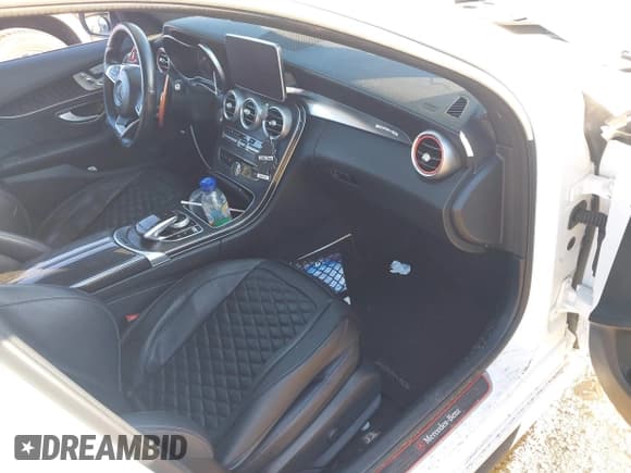 ✅ 2015 Mercedes-Benz C 300 • VIN: 55SWF4KB1FU034987 • Lot: 43615154. Wystawiony na IAAI z przebiegiem 110 395 mil. Bezpłatny archiwum sprzedaży aukcyjnych z USA i szczegółowy raport historii pojazdu na DreamBid. Zdjęcie 5.