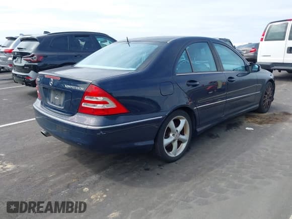 ✅ 2005 Mercedes-Benz C 230 Kompressor • VIN: WDBRF40J75F725331 • Lot: 43222912. Wystawiony na IAAI z przebiegiem 245 268 mil. Bezpłatny archiwum sprzedaży aukcyjnych z USA i szczegółowy raport historii pojazdu na DreamBid. Zdjęcie 4.