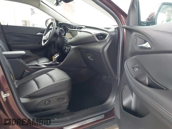 ✅ 2022 Buick Encore GX Essence • VIN: KL4MMFSLXNB018852 • Лот: 42615519. Опубликован ранее на IAAI с пробегом 28 128 миль. Бесплатный доступ к архиву аукционных продаж из США и подробный отчёт об истории автомобиля на DreamBid. Изображение 5.