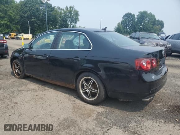 ✅ 2009 Volkswagen Jetta SE • VIN: 3VWRZ71K79M055185 • Lot: 67241205. Listed on Copart with 107,084 mi. Free auction sales archive from the USA and detailed vehicle history report at DreamBid. Image 2.
