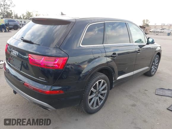 ✅ 2018 Audi Q7 • VIN: WA1LHBF7XJD016328 • Lot: 43653196. Wystawiony na IAAI z przebiegiem 64 283 mil. Bezpłatny archiwum sprzedaży aukcyjnych z USA i szczegółowy raport historii pojazdu na DreamBid. Zdjęcie 4.