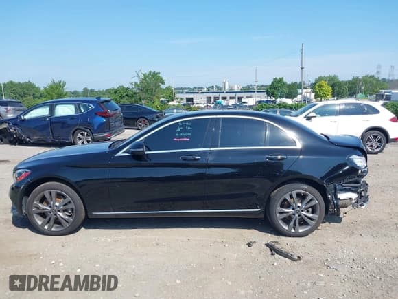 ✅ 2021 Mercedes-Benz C 300 • VIN: W1KWF8EB1MR612586 • Lot: 42677062. Wystawiony na IAAI z przebiegiem 35 240 mil. Bezpłatny archiwum sprzedaży aukcyjnych z USA i szczegółowy raport historii pojazdu na DreamBid. Zdjęcie 15.