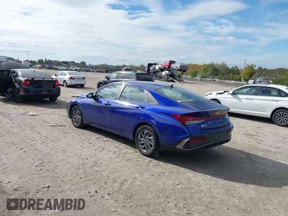✅ 2024 Hyundai Elantra SEL • VIN: KMHLM4DG6RU689091 • Lot: 43448185. Listed on IAAI with 33,460 mi. Free auction sales archive from the USA and detailed vehicle history report at DreamBid. Image 3.