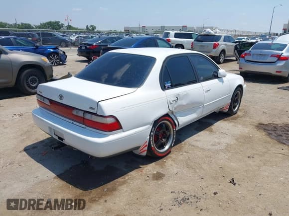 ✅ 1997 Toyota Corolla DX • VIN: 1NXBB02EXVZ652549 • Lot: 42927416. Wystawiony na IAAI z przebiegiem 288 182 mil. Bezpłatny archiwum sprzedaży aukcyjnych z USA i szczegółowy raport historii pojazdu na DreamBid. Zdjęcie 4.