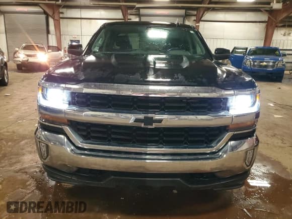 ✅ 2019 Chevrolet Silverado 1500 LT • VIN: 2GCVKPEC2K1190144 • Lot: 90080985. Wystawiony na Copart z przebiegiem 100 990 mil. Bezpłatny archiwum sprzedaży aukcyjnych z USA i szczegółowy raport historii pojazdu na DreamBid. Zdjęcie 5.