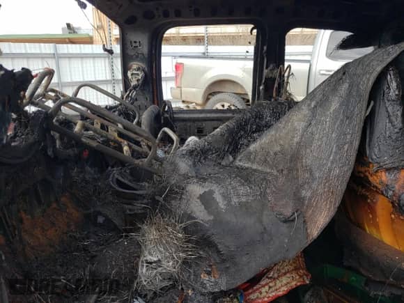 2006 Dodge 3500 SLT z VIN 3D7LX38C16G264329, wystawiony jako Copart lot #50561945 z przebiegiem Nie podano mil oraz Nie do naprawy • Non repairable. Historia ofert i sprzedaży dostępna na DreamBid. Obrazek 11.