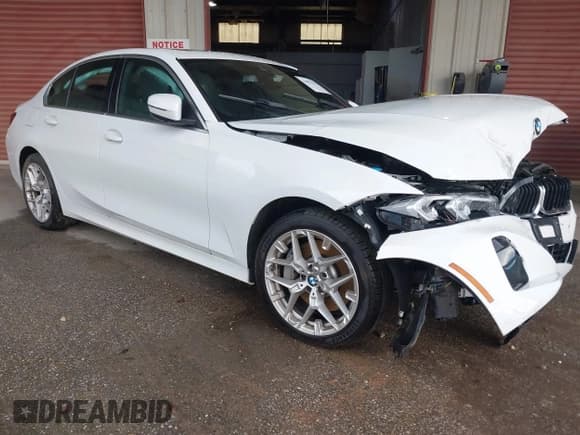 ✅ 2025 BMW 3 Series 330i xDrive • VIN: 3MW89CW0XS8F01632 • Lot: 43001651. Wystawiony na IAAI z przebiegiem 19 033 mil. Bezpłatny archiwum sprzedaży aukcyjnych z USA i szczegółowy raport historii pojazdu na DreamBid. Zdjęcie 1.