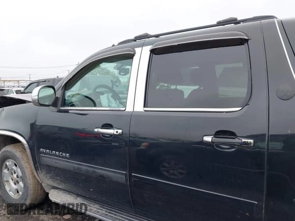 ✅ 2013 Chevrolet Avalanche LS • VIN: 3GNMCEE03DG312465 • Lot: 42216267. Listed on IAAI with 102,483 mi. Free auction sales archive from the USA and detailed vehicle history report at DreamBid. Image 14.