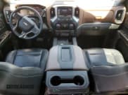 ✅ 2021 Chevrolet Silverado 1500 High Country • VIN: 3GCPWFED0MG326698 • Lot: 64510193. Wystawiony na Copart z przebiegiem Nie podano. Bezpłatny archiwum sprzedaży aukcyjnych z USA i szczegółowy raport historii pojazdu na DreamBid. Zdjęcie 8.