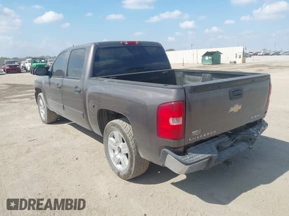 ✅ 2007 Chevrolet Silverado 1500 1LT • VIN: 2GCEC13J371676450 • Lot: 43393972. Wystawiony na IAAI z przebiegiem 313 790 mil. Bezpłatny archiwum sprzedaży aukcyjnych z USA i szczegółowy raport historii pojazdu na DreamBid. Zdjęcie 3.