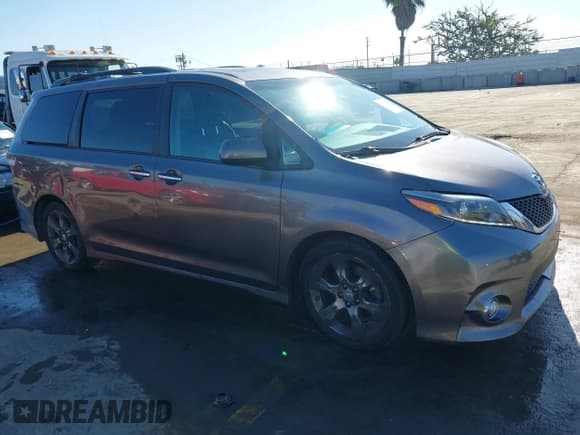 ✅ 2015 Toyota Sienna SE • VIN: 5TDXK3DC9FS569045 • Lot: 43892660. Listed on IAAI with 202,141 mi. Free auction sales archive from the USA and detailed vehicle history report at DreamBid. Image 1.