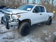 ✅ 2014 Toyota Tundra SR • VIN: 5TFUY5F1XEX389686 • Лот: 41381839. Опубликован ранее на IAAI с пробегом 153 831 миль. Бесплатный доступ к архиву аукционных продаж из США и подробный отчёт об истории автомобиля на DreamBid. Изображение 2.