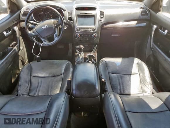 ✅ 2014 Kia Sorento SX Limited • VIN: 5XYKW4A74EG492530 • Lot: 66144275. Listed on Copart with 130,609 mi. Free auction sales archive from the USA and detailed vehicle history report at DreamBid. Image 8.