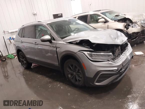 ✅ 2022 Volkswagen Tiguan SE • VIN: 3VV2B7AXXNM059957 • Lot: 42092196. Wystawiony na IAAI z przebiegiem 37 294 mil. Bezpłatny archiwum sprzedaży aukcyjnych z USA i szczegółowy raport historii pojazdu na DreamBid. Zdjęcie 1.