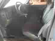 2004 Chevrolet Silverado 1500 LS z VIN 1GCEC14T94E230930, wystawiony jako Copart lot #52877205 z przebiegiem Nie podano mil oraz Czysty tytuł • Clean title. Historia ofert i sprzedaży dostępna na DreamBid. Obrazek 7.