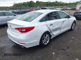 2017 Hyundai Sonata 2.4L z VIN 5NPE24AF4HH541304, wystawiony jako IAAI lot #43440213 z przebiegiem 100 754 mil mil oraz . Historia ofert i sprzedaży dostępna na DreamBid. Obrazek 4.