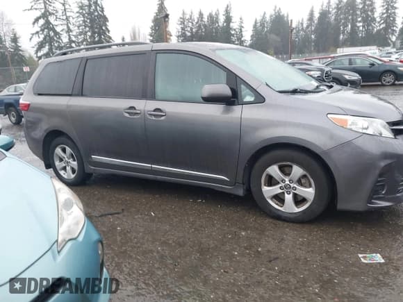 ✅ 2019 Toyota Sienna LE • VIN: 5TDKZ3DC9KS018629 • Lot: 43662170. Listed on IAAI with 182,393 mi. Free auction sales archive from the USA and detailed vehicle history report at DreamBid. Image 13.