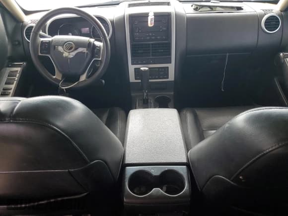 ✅ 2006 Mercury Mountaineer Luxury • VIN: 4M2EU47E76UJ09702 • Lot: 65410335. Wystawiony na Copart z przebiegiem 272 259 mil. Bezpłatny archiwum sprzedaży aukcyjnych z USA i szczegółowy raport historii pojazdu na DreamBid. Zdjęcie 8.