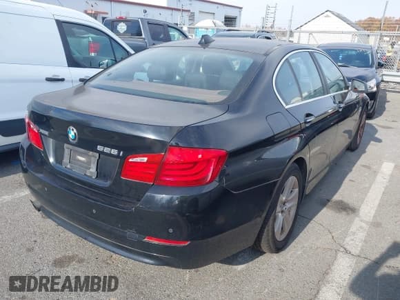 ✅ 2013 BMW 5 Series 528i xDrive • VIN: WBAXH5C56DD109005 • Лот: 43767682. Опубликован ранее на IAAI с пробегом 146 604 миль. Бесплатный доступ к архиву аукционных продаж из США и подробный отчёт об истории автомобиля на DreamBid. Изображение 4.