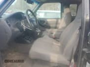 ✅ 2000 Ford Ranger XL • VIN: 1FTZR15V4YTA97477 • Lot: 92511275. Wystawiony na Copart z przebiegiem 239 255 mil. Bezpłatny archiwum sprzedaży aukcyjnych z USA i szczegółowy raport historii pojazdu na DreamBid. Zdjęcie 7.