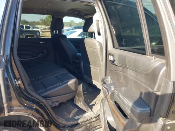 ✅ 2019 Chevrolet Tahoe LT • VIN: 1GNSCBKC0KR136671 • Lot: 43416506. Wystawiony na IAAI z przebiegiem 151 990 mil. Bezpłatny archiwum sprzedaży aukcyjnych z USA i szczegółowy raport historii pojazdu na DreamBid. Zdjęcie 8.