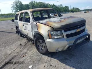 ✅ 2014 Chevrolet Suburban LT • VIN: 1GNSCJE02ER230924 • Lot: 42716217. Wystawiony na IAAI z przebiegiem Nie podano. Bezpłatny archiwum sprzedaży aukcyjnych z USA i szczegółowy raport historii pojazdu na DreamBid. Zdjęcie 1.