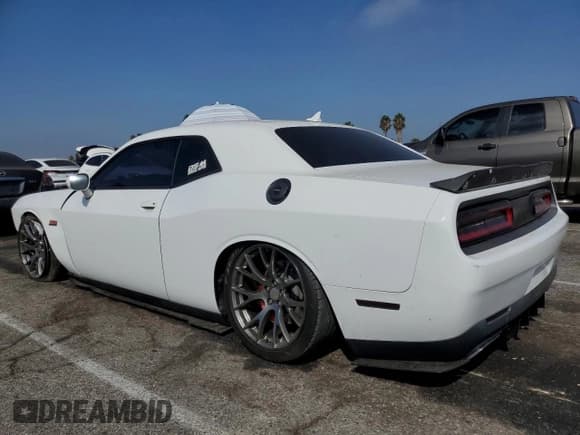 ✅ 2015 Dodge Challenger SRT 392 • VIN: 2C3CDZDJXFH769820 • Lot: 85370515. Wystawiony na Copart z przebiegiem 63 610 mil. Bezpłatny archiwum sprzedaży aukcyjnych z USA i szczegółowy raport historii pojazdu na DreamBid. Zdjęcie 2.