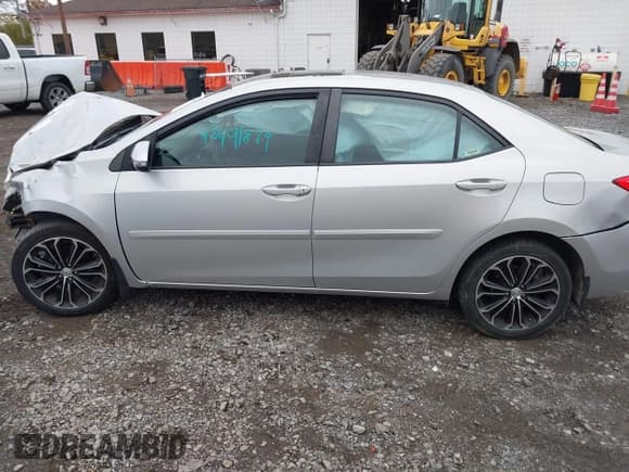 ✅ 2016 Toyota Corolla LE Plus • VIN: 2T1BURHE8GC713343 • Lot: 43491879. Wystawiony na IAAI z przebiegiem 100 293 mil. Bezpłatny archiwum sprzedaży aukcyjnych z USA i szczegółowy raport historii pojazdu na DreamBid. Zdjęcie 13.