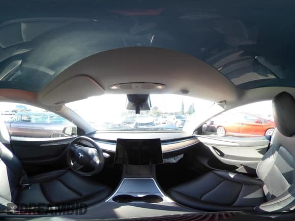 ✅ 2022 Tesla Model Y Long Range • VIN: 7SAYGAEE0NF538282 • Lot: 40826070. Wystawiony na IAAI z przebiegiem 35 231 mil. Bezpłatny archiwum sprzedaży aukcyjnych z USA i szczegółowy raport historii pojazdu na DreamBid. Zdjęcie 21.