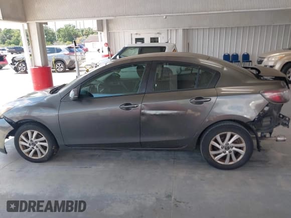 ✅ 2013 Mazda 3 i Touring • VIN: JM1BL1V76D1766410 • Лот: 43091691. Опубликован ранее на IAAI с пробегом 212 175 миль. Бесплатный доступ к архиву аукционных продаж из США и подробный отчёт об истории автомобиля на DreamBid. Изображение 14.