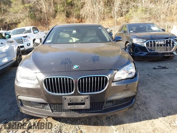 ✅ 2014 BMW 7 Series 750i xDrive • VIN: WBAYB6C50ED224499 • Lot: 43847043. Wystawiony na IAAI z przebiegiem 162 265 mil. Bezpłatny archiwum sprzedaży aukcyjnych z USA i szczegółowy raport historii pojazdu na DreamBid. Zdjęcie 12.