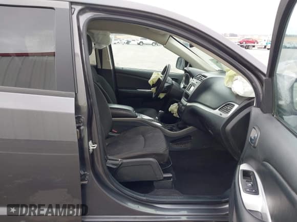 ✅ 2019 Dodge Journey SE • VIN: 3C4PDCBB0KT681348 • Lot: 43737863. Wystawiony na IAAI z przebiegiem 58 294 mil. Bezpłatny archiwum sprzedaży aukcyjnych z USA i szczegółowy raport historii pojazdu na DreamBid. Zdjęcie 5.