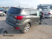 ✅ 2019 Ford Escape Titanium • VIN: 1FMCU0J92KUA62442 • Лот: 43734488. Опубликован ранее на IAAI с пробегом 118 912 миль. Бесплатный доступ к архиву аукционных продаж из США и подробный отчёт об истории автомобиля на DreamBid. Изображение 4.