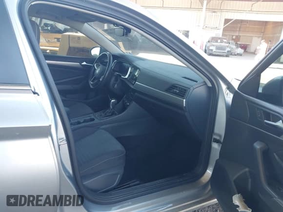 ✅ 2024 Volkswagen Jetta S • VIN: 3VW5M7BU6RM055059 • Lot: 43541985. Listed on IAAI with 27,835 mi. Free auction sales archive from the USA and detailed vehicle history report at DreamBid. Image 5.