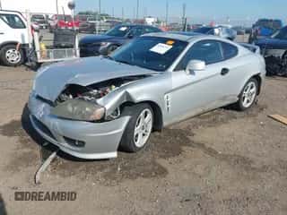 2005 Hyundai Tiburon GT с VIN KMHHN65F05U185005, выставлен на аукционе IAAI как лот 42596711 с пробегом 209 701 миль миль и . История ставок и продаж доступна на DreamBid. Изображение 2.
