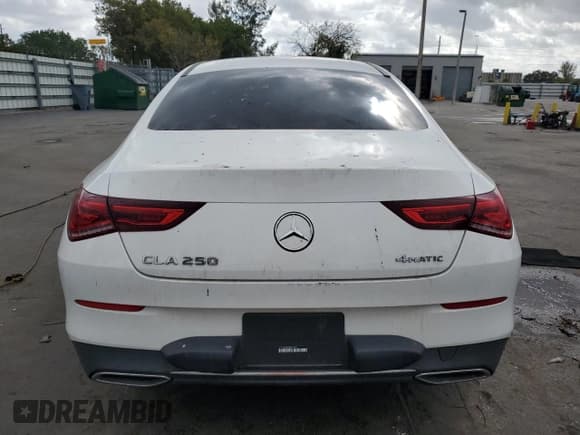 ✅ 2022 Mercedes-Benz CLA 250 • VIN: W1K5J4HB3NN247402 • Lot: 51148805. Wystawiony na Copart z przebiegiem Nie podano. Bezpłatny archiwum sprzedaży aukcyjnych z USA i szczegółowy raport historii pojazdu na DreamBid. Zdjęcie 6.