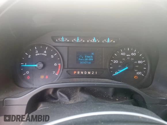 ✅ 2017 Ford F-250 XL • VIN: 1FTBF2A68HEC11211 • Lot: 70427435. Wystawiony na Copart z przebiegiem 165 427 mil. Bezpłatny archiwum sprzedaży aukcyjnych z USA i szczegółowy raport historii pojazdu na DreamBid. Zdjęcie 9.