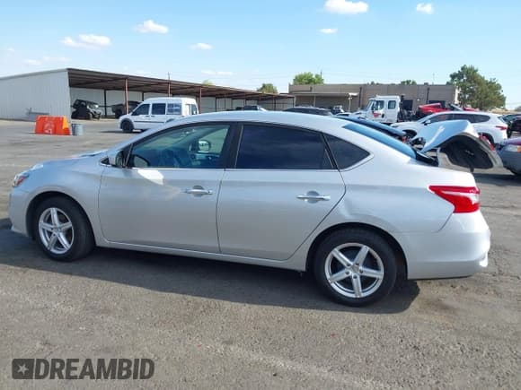 ✅ 2019 Nissan Sentra SV • VIN: 3N1AB7AP2KY343634 • Лот: 43211060. Опубликован ранее на IAAI с пробегом 70 352 миль. Бесплатный доступ к архиву аукционных продаж из США и подробный отчёт об истории автомобиля на DreamBid. Изображение 14.